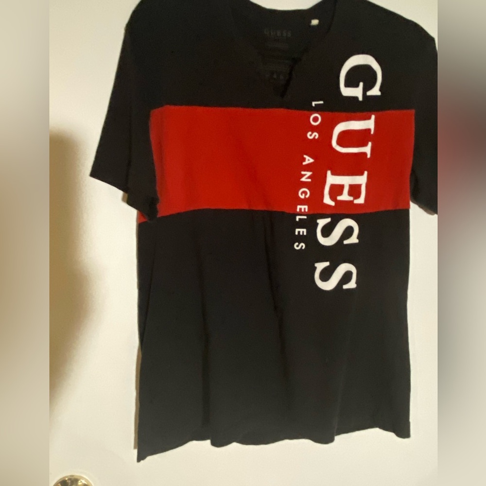 Guess t shirt- size men’s s/m. Very cool vintage from 90’s. 90’s & u2k are back!